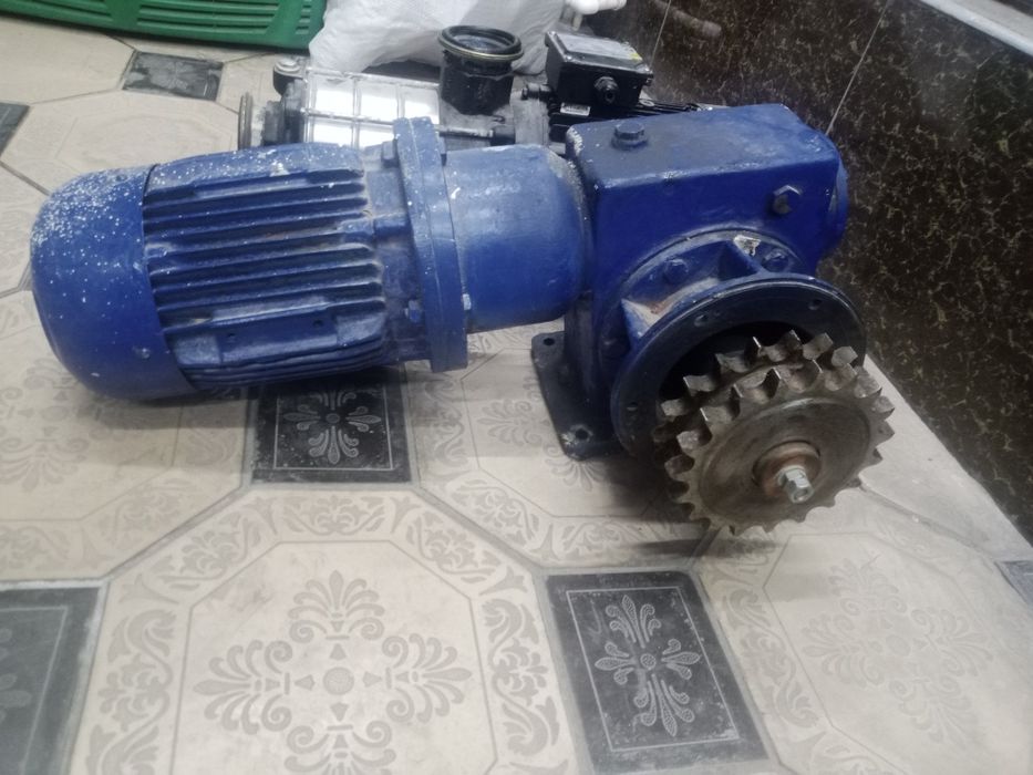 Мотор с рдуктором