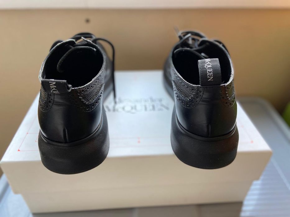 Pantofi Alexander McQueen, model brogue, mas.43