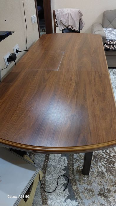 Стол в гостинную