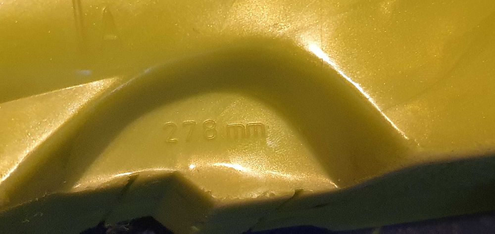 Clapari ski  FISCHER  RC4 JR 100  GALBEN marimea 23,5  EU 37 / 278 mm