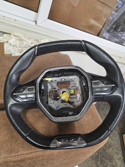 Кожен волан за Пежо 3008 GT