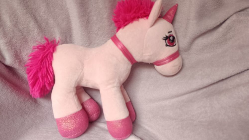 Căluț unicorn de pluș