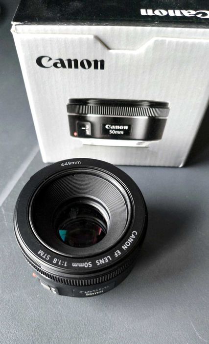 Продавам Oбектив Canon EF 50mm f/1.8 STM