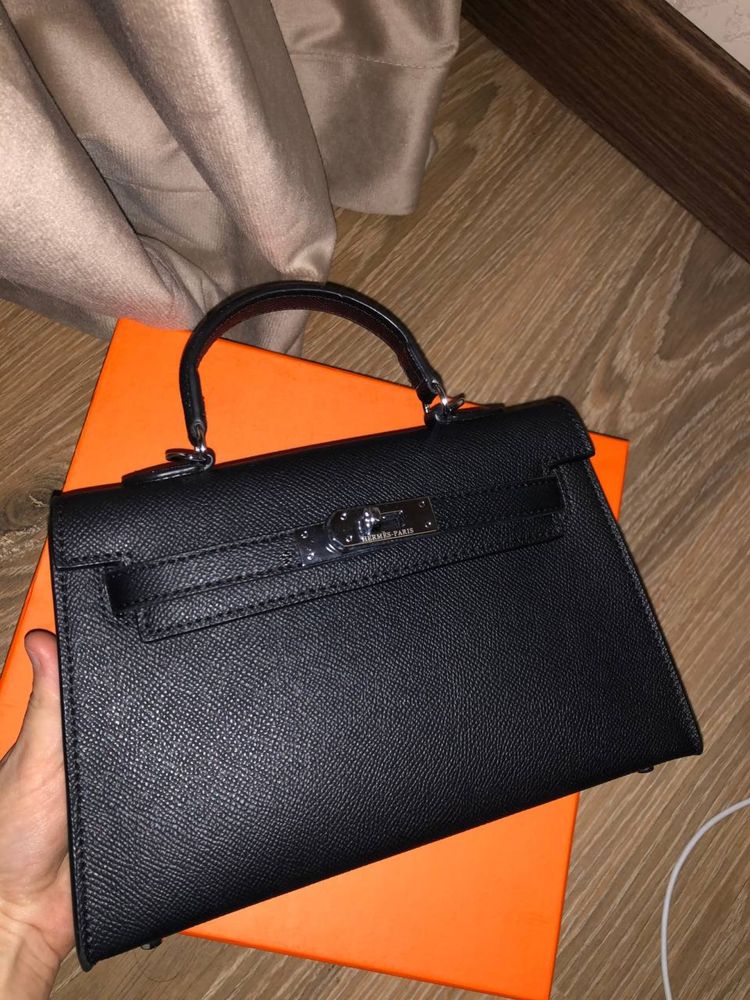 Сумка Hermes в отличном состоянии в коробке