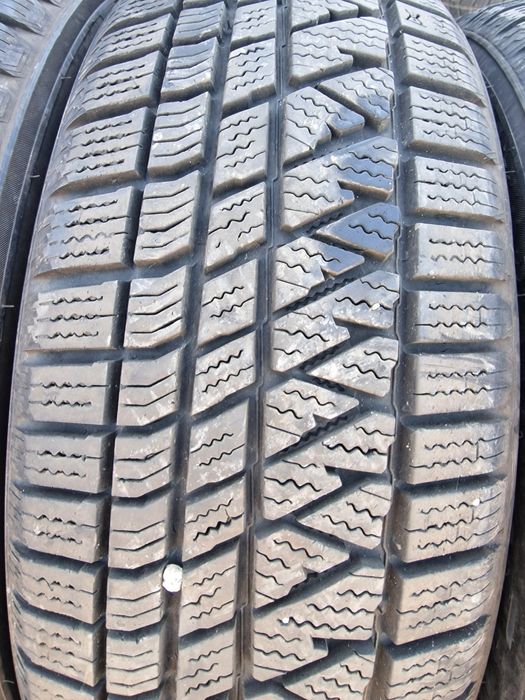 Anvelope 215/60R17 marca Kuhmo,M+S,DOT 2022,7 mm