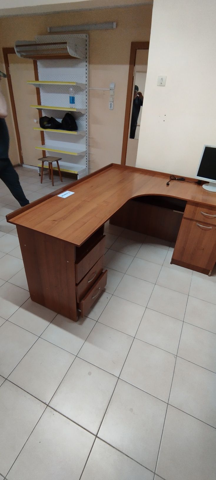 Продам стол угловой в хорошем состоянии.