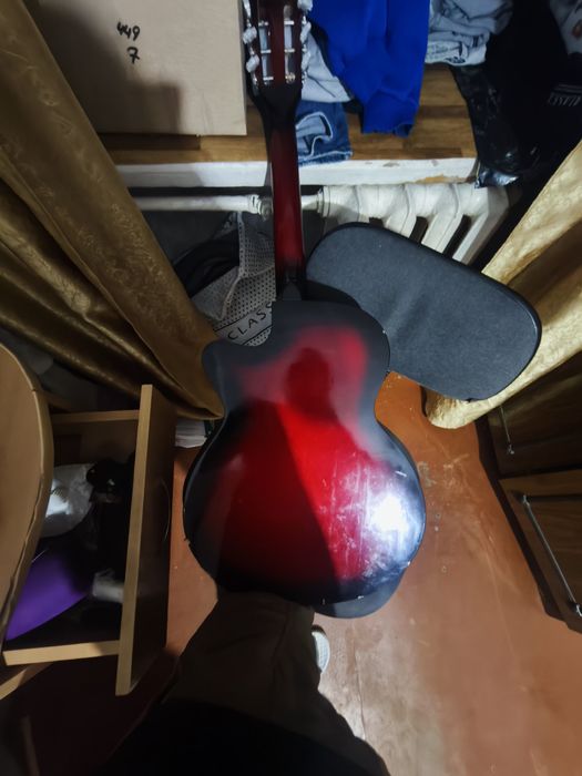 Гитара в хорошем состоянии