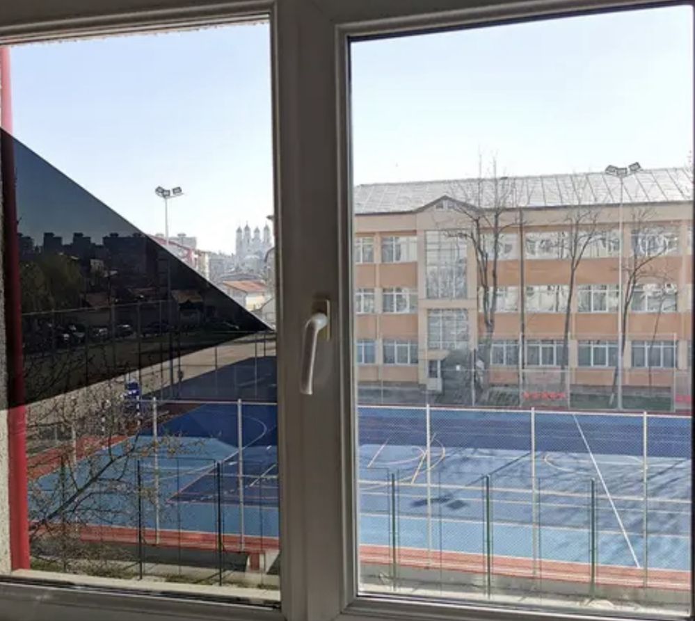 Montam folie solara reflexiva pentru geamuri interior exterior