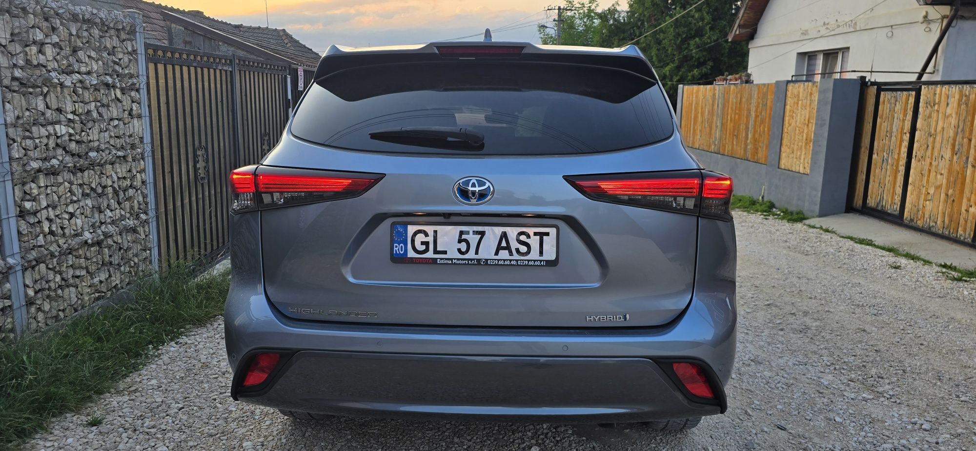 Toyota highlander 7 locuri hybrid 2022 80000km avariata reparata