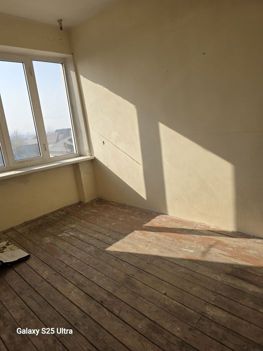 Асакада милий банк йонида 1дом 2 хона газ сув  свети зур иссик