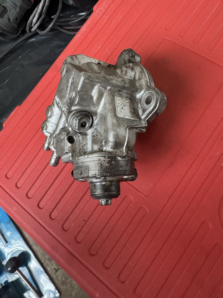Pompa injectie bmw 5series 2.0D N47
