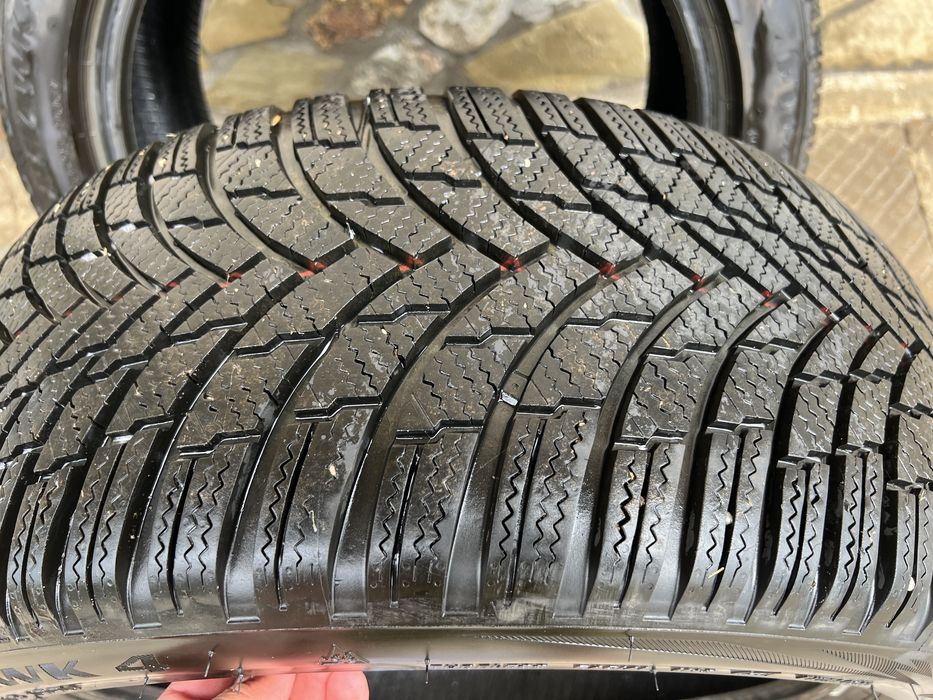 245/45 R18 зимни ДОТ : 3824