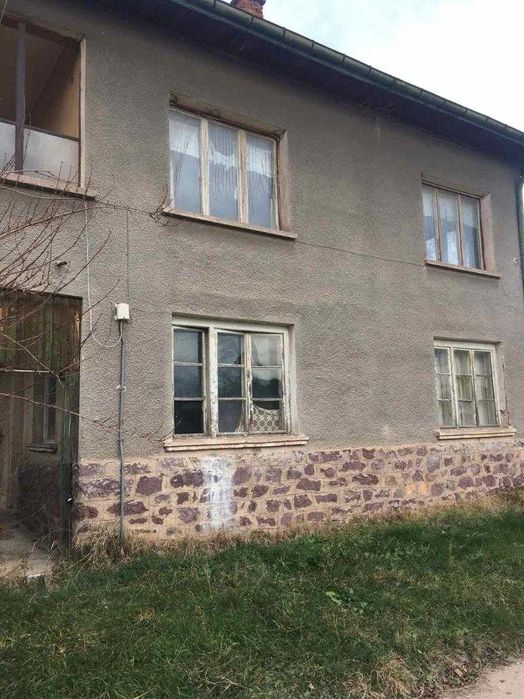 Двуетажна къща в с. Богданлия/ Елин Пелин/ Софийска област