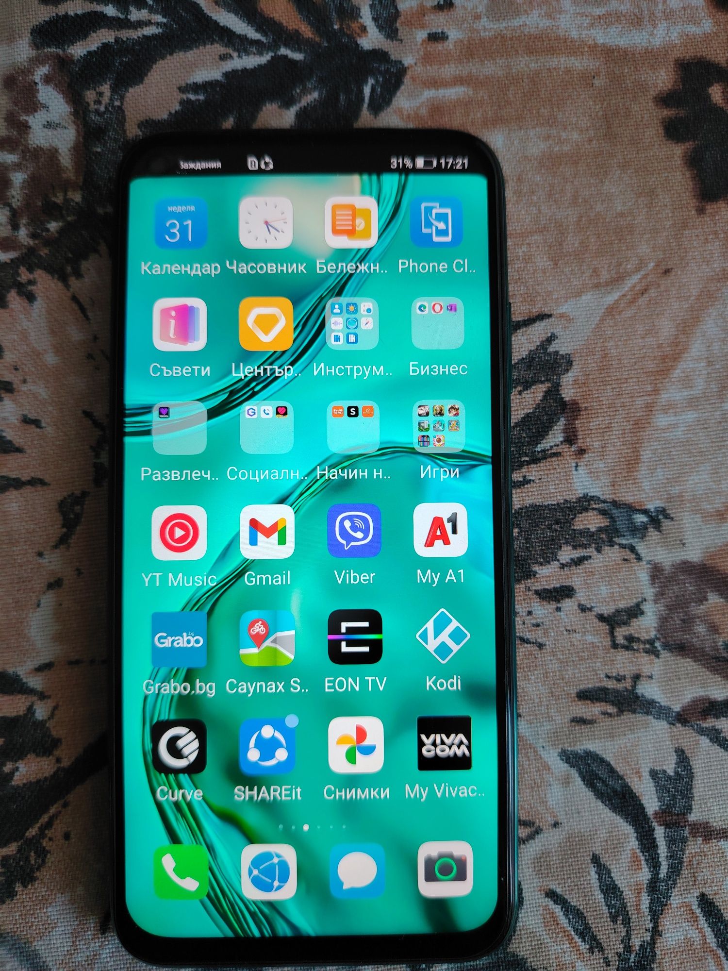 Продавам Huawei P40 lite 6RAM 128ROM неразличим от нов без забележки