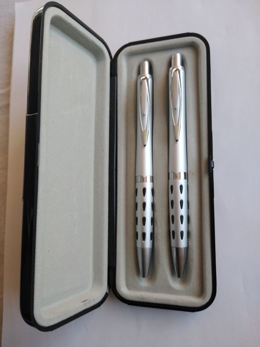 Trusa, set, pixuri si creion mecanic