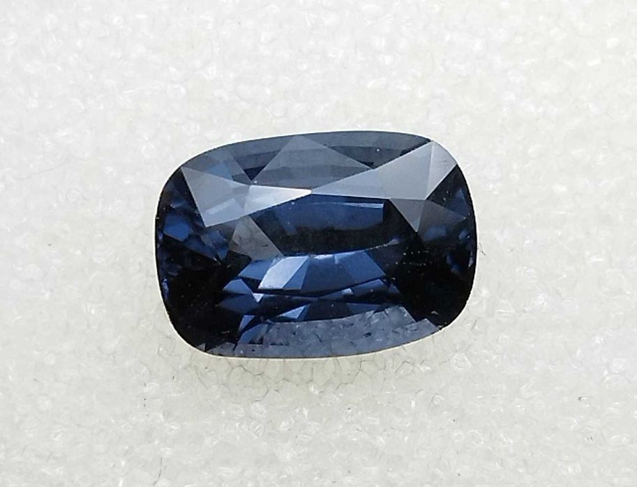 Рядък цвят шпинел 2.20кт! GIA сертификат! НОВ!