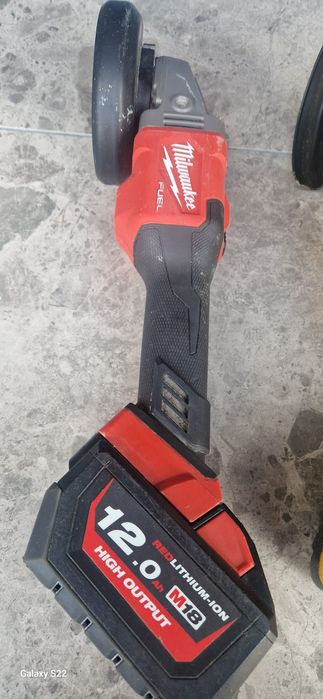 Dewalt, Milwaukee polizor pe acumulator