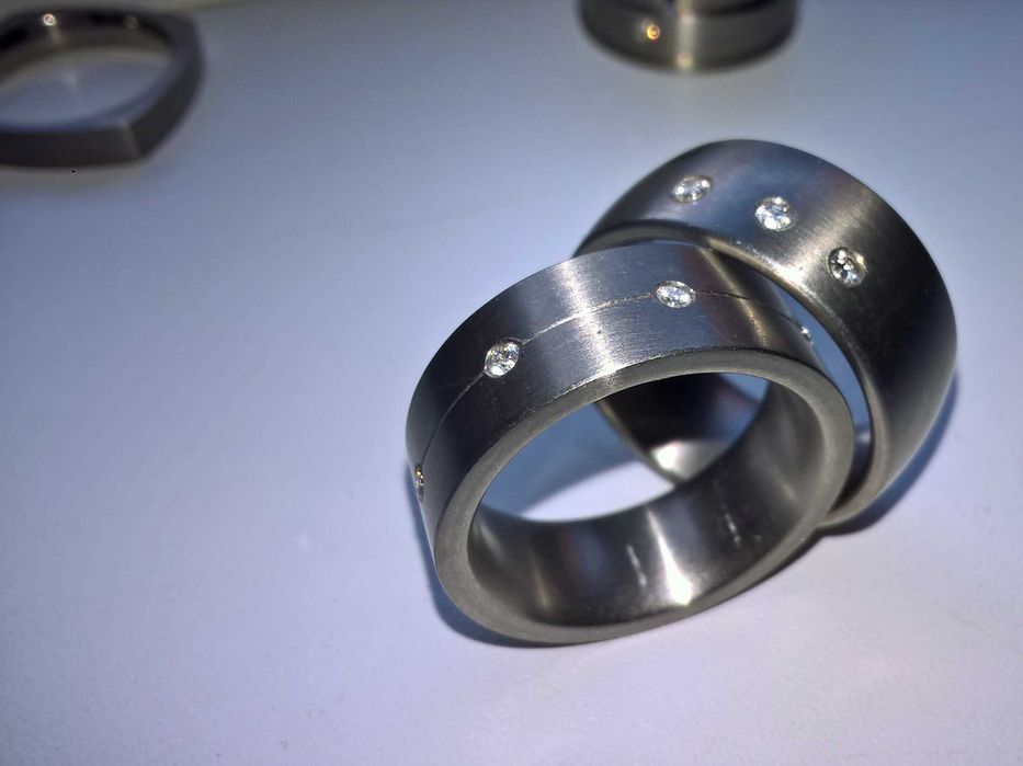 inele pereche din titan cu diamante marcate noi nepurtate