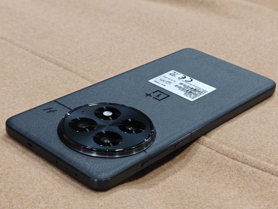 Нов OnePlus 13 12/256 черен; Глобална версия; SD8 Elite; Hasselblad