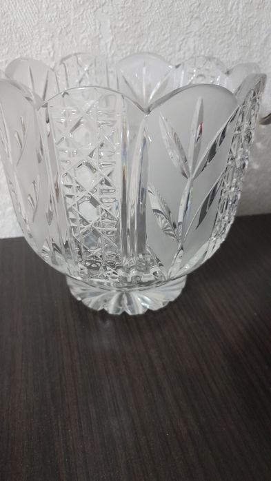 Продам хрустальную салатницу