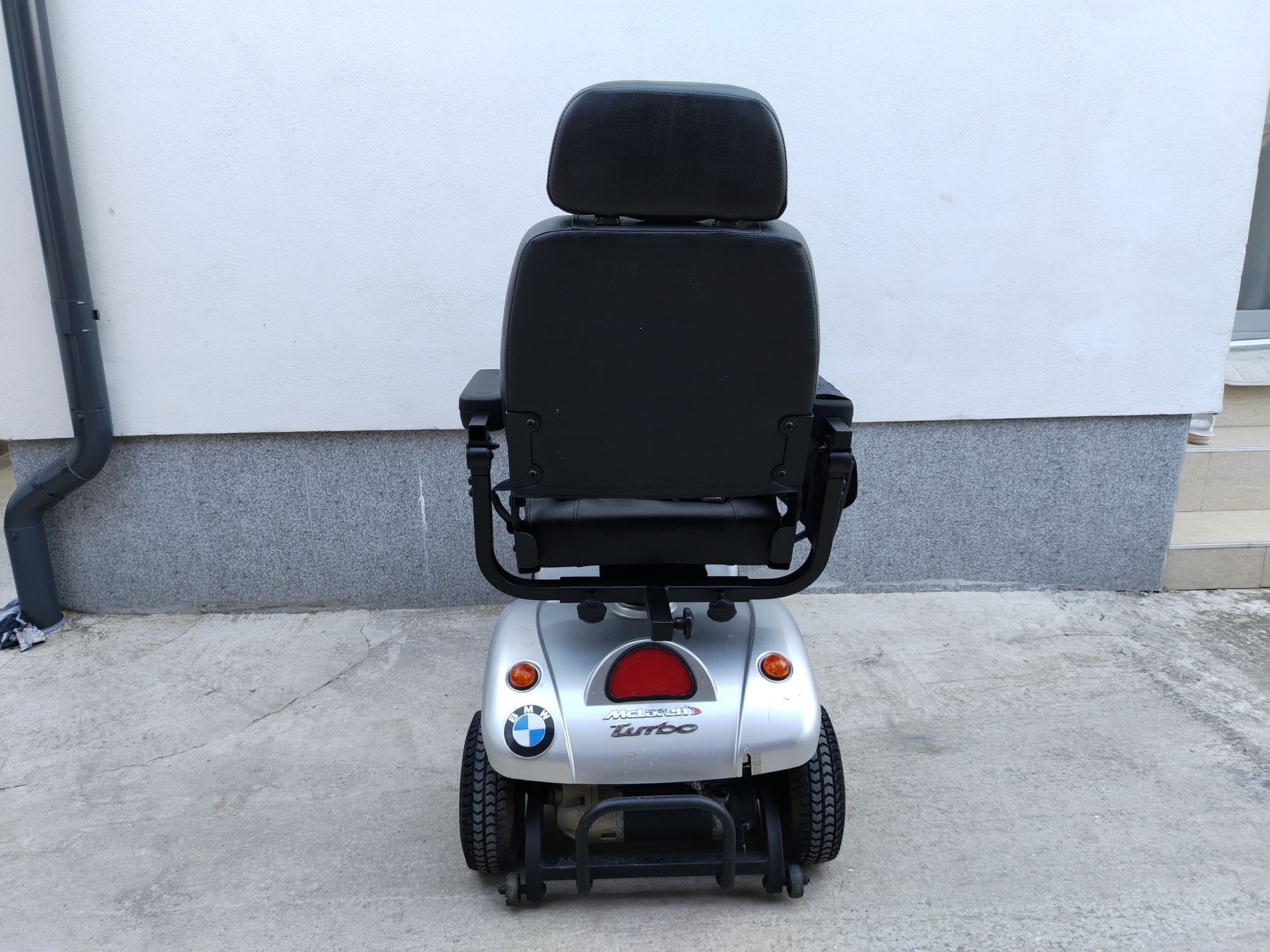 Cărucior scuter electric persoane cu dizabilități