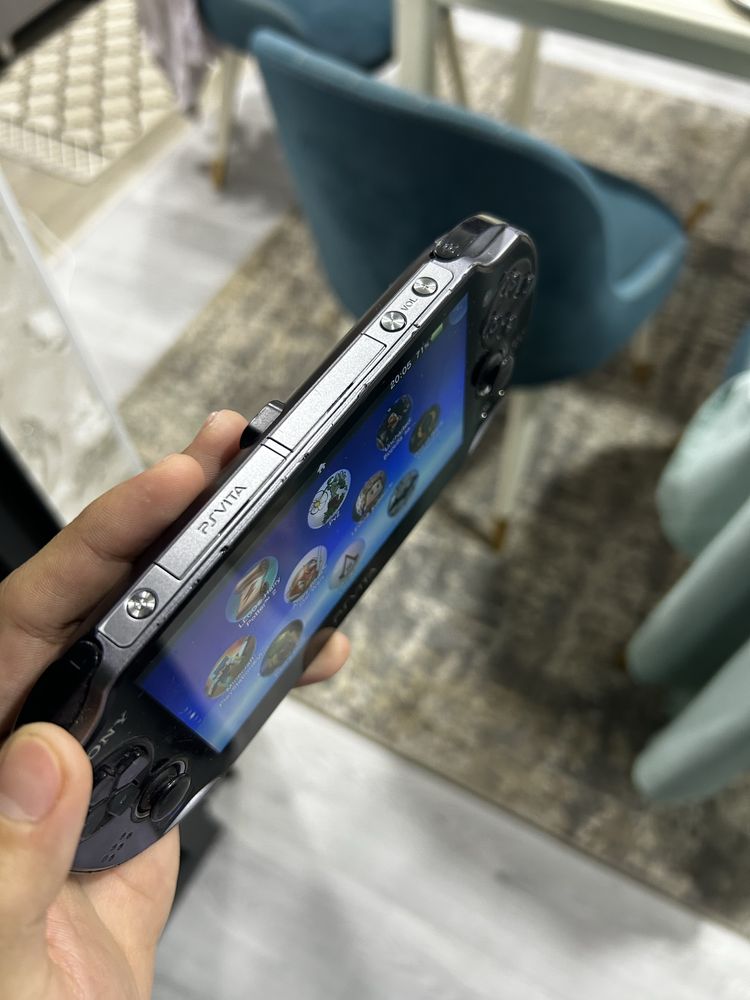 Ps Vita в хорошем состоянии с играми