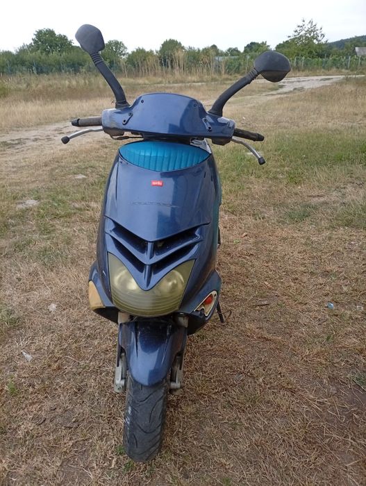 Vând sau schimb scuter Aprilia 125