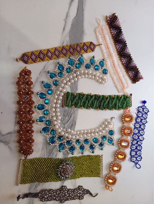 Продам эксклюзивные изделия из бисера ручной, подставки под бижутерию