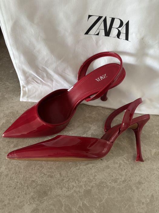 Лачени ниски токчета Zara