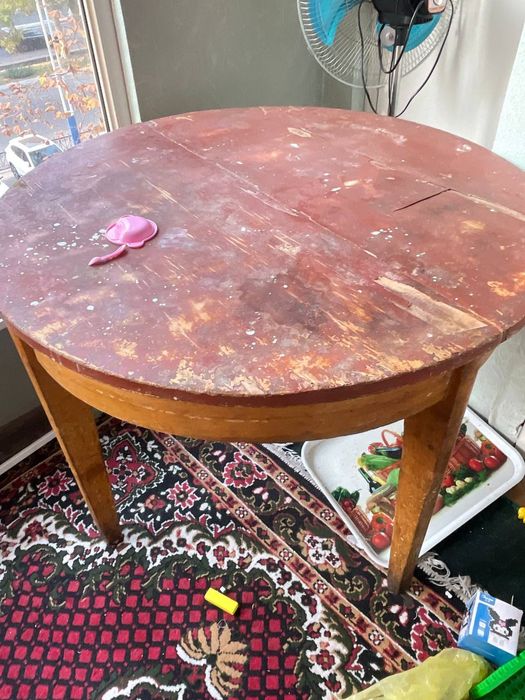 Отдам даром Шкаф и стол б/у