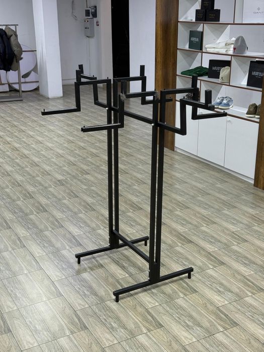 Стойка для одежды