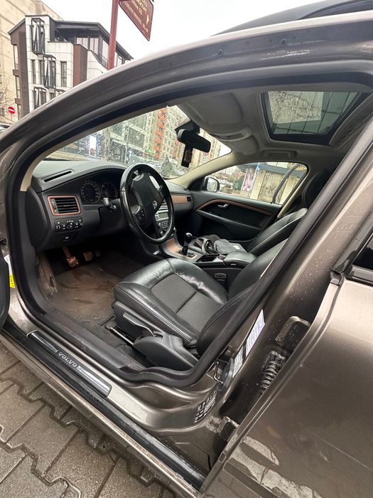 Volvo v70 2008година