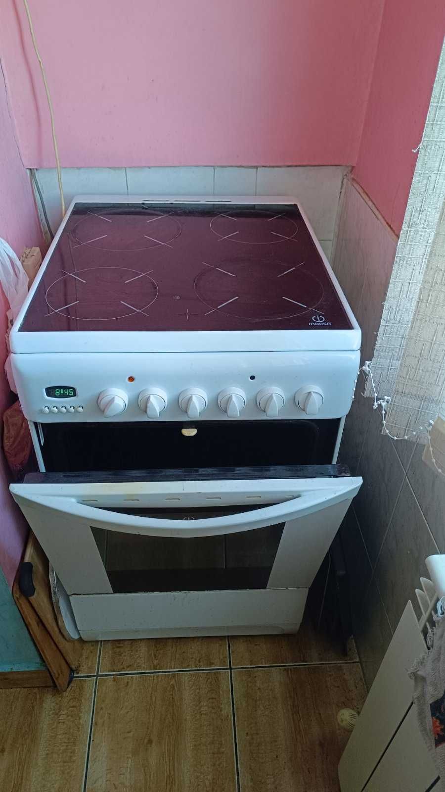 Готварска печка "Indesit"-200лв.