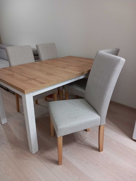 Продавам чисто нова трапезна маса+ чисто нови четири стола