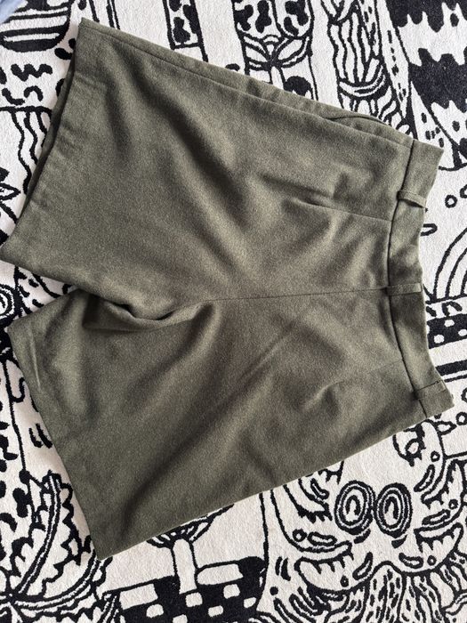 Pantaloni scurti din lana