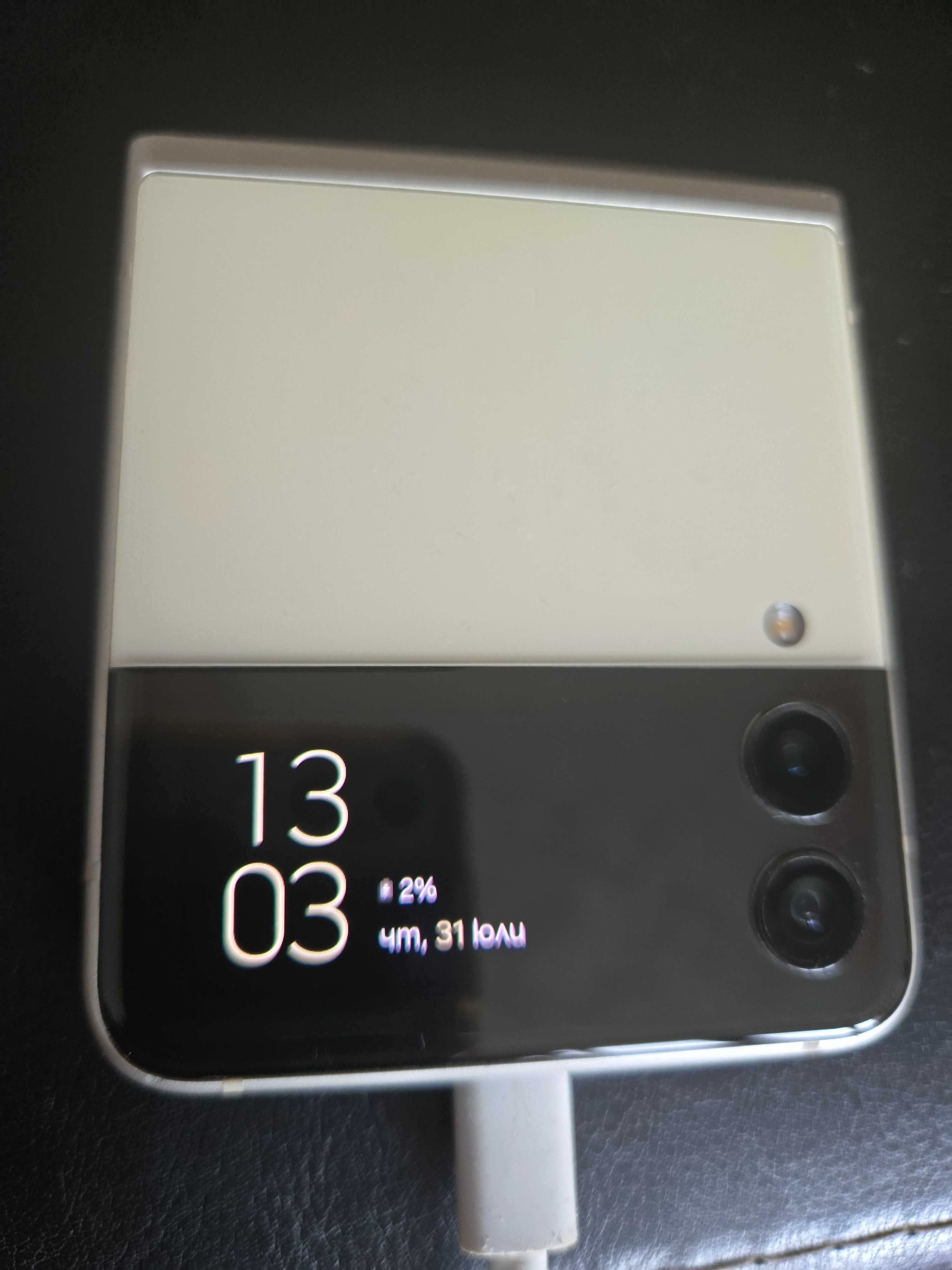 Телефон Samsung Galaxy Z flip 4