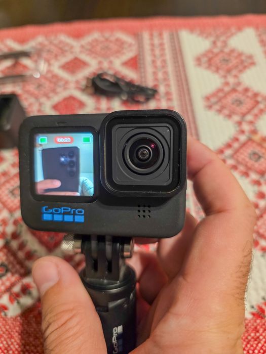 GoPro Hero 10 cu accesorii - utilizată