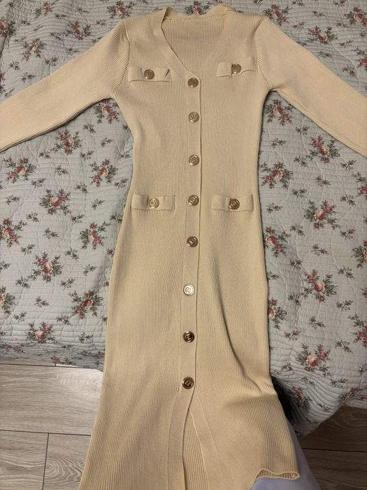 бежевое платье новое