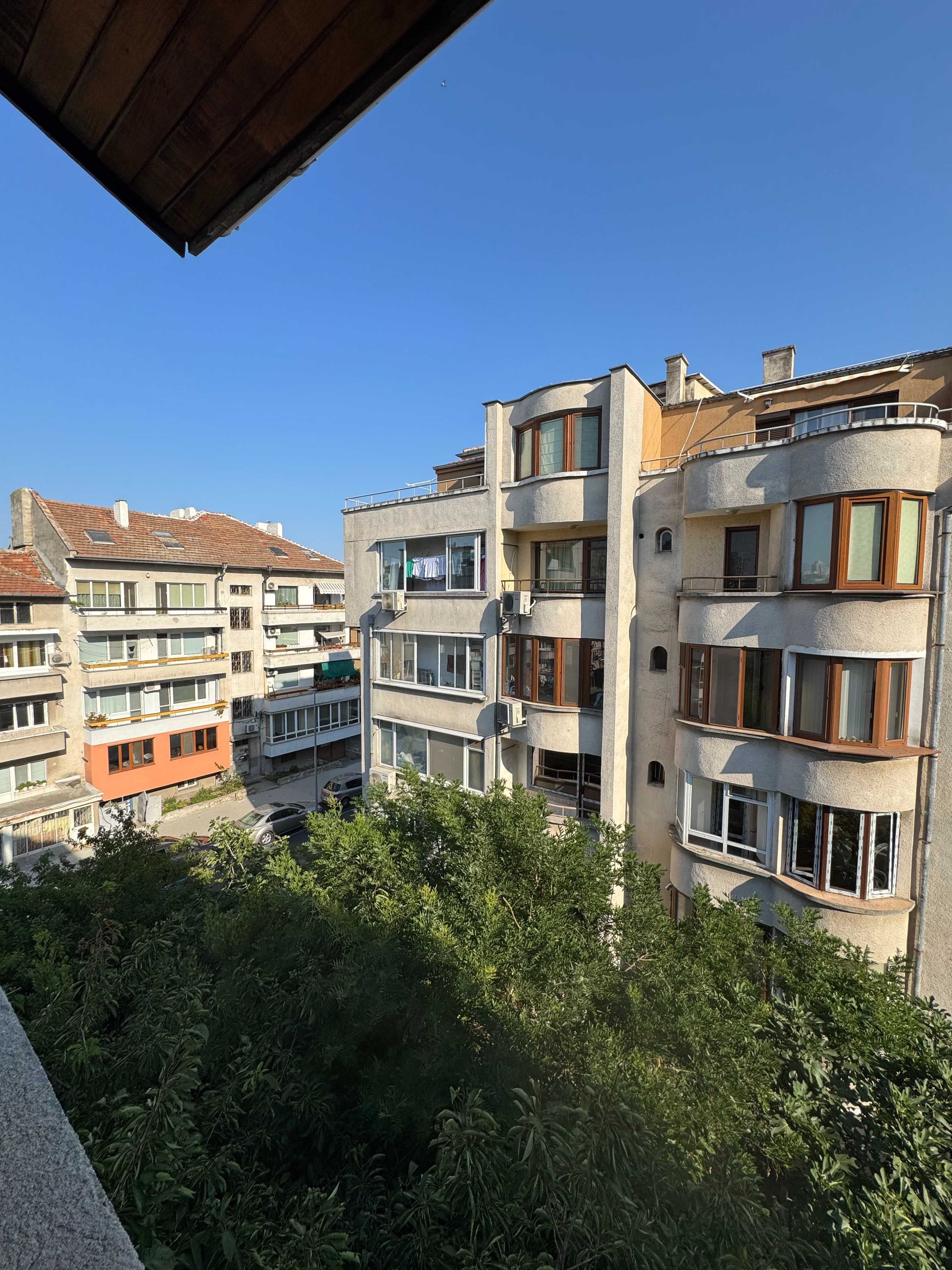 Продава се 3-стаен апартамент - 71 кв.м, кв. Възраждане, Бургас