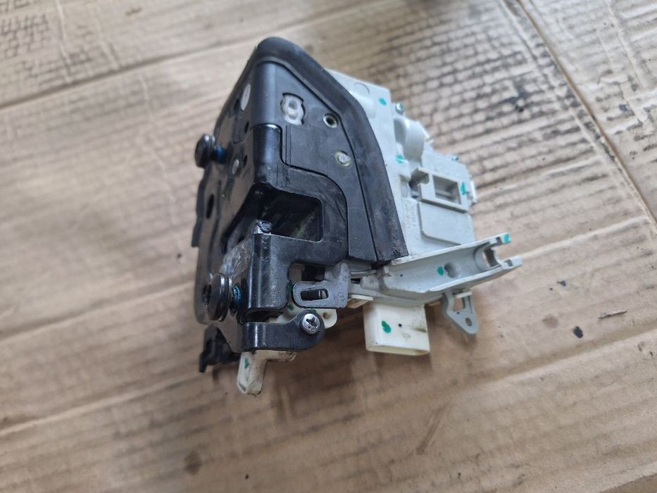 Broasca usa stanga fata AUDI A4 IV Avant 8K5, B8 2007 - 2015  8J2837015C