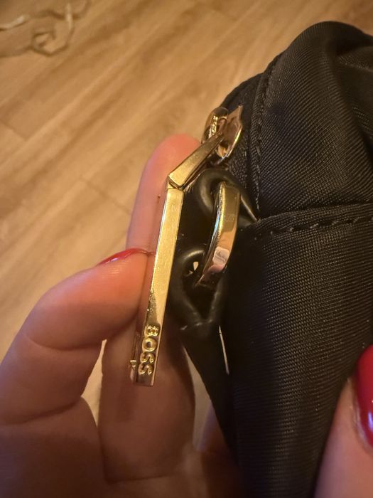 Poseta Boss mica, curea de purtat peste umar