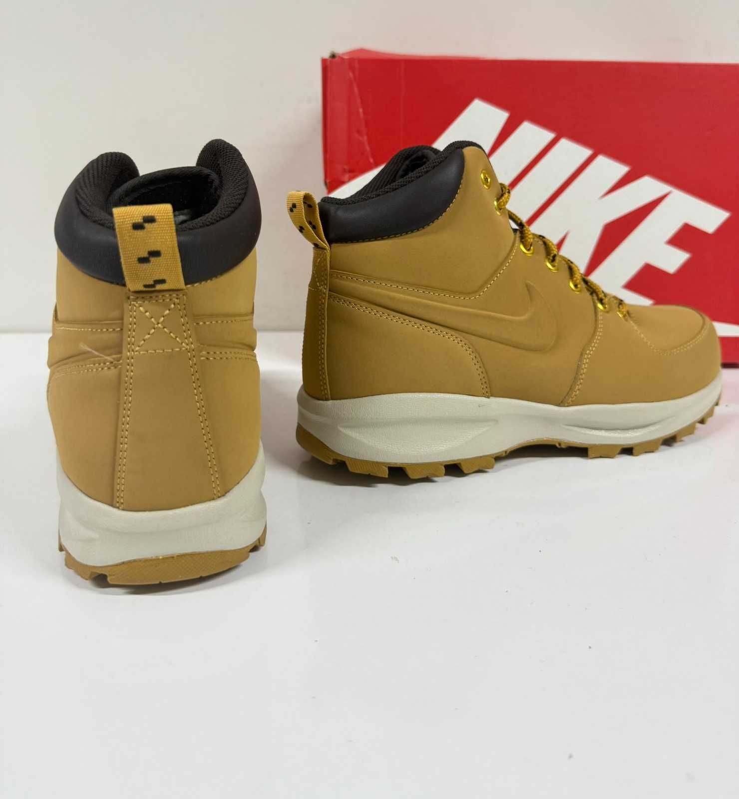 Nike Manoa Leather Haystack