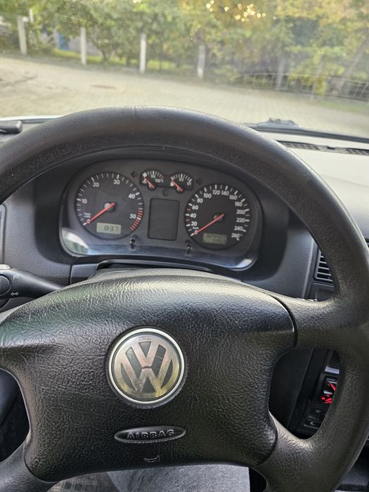 Vând wolkswagen golf 4