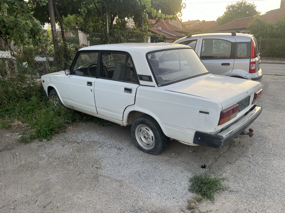 Lada 2107.
