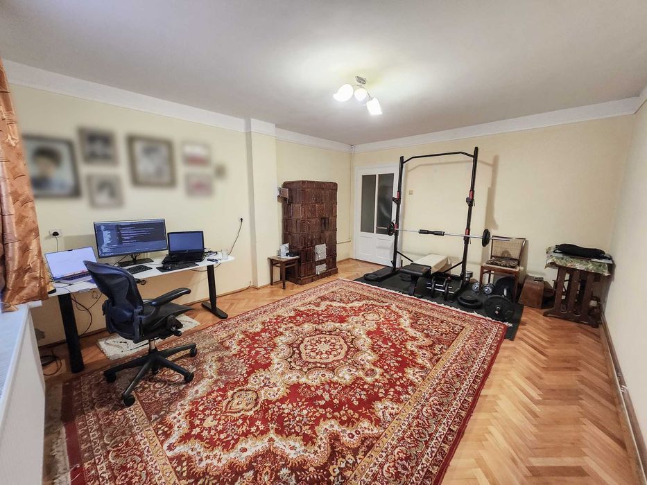 Casa zona centrala, 2 apartamente separate, garaj, curte