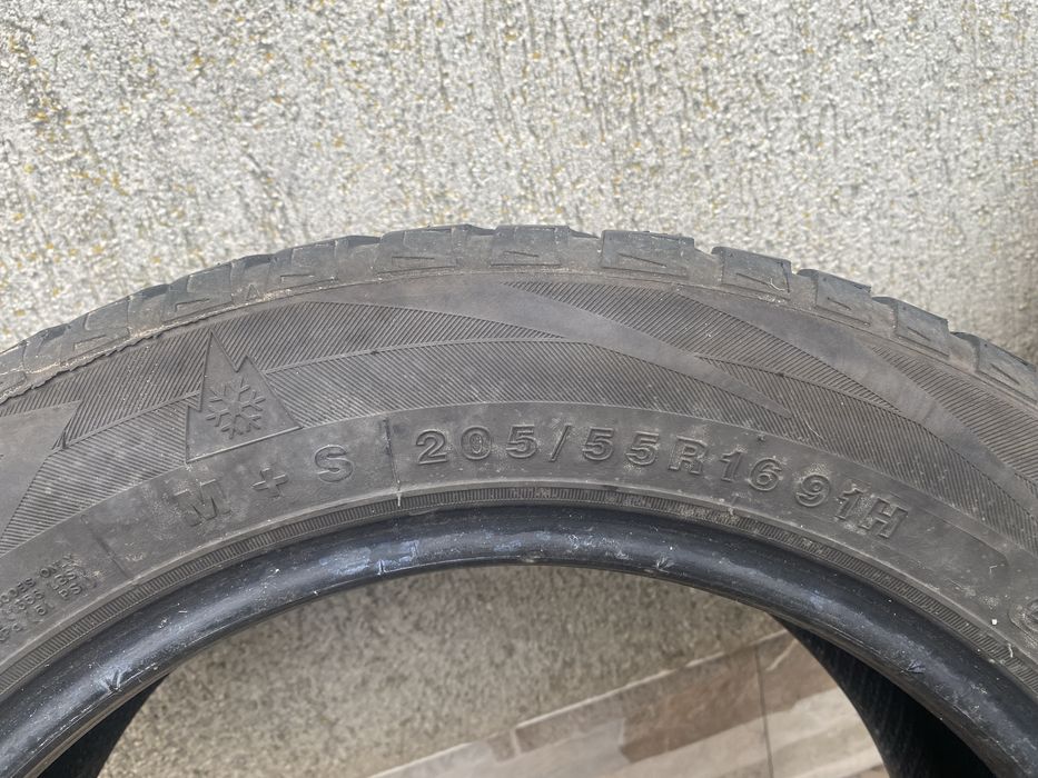 Vând cauciucuri 205 55 r16