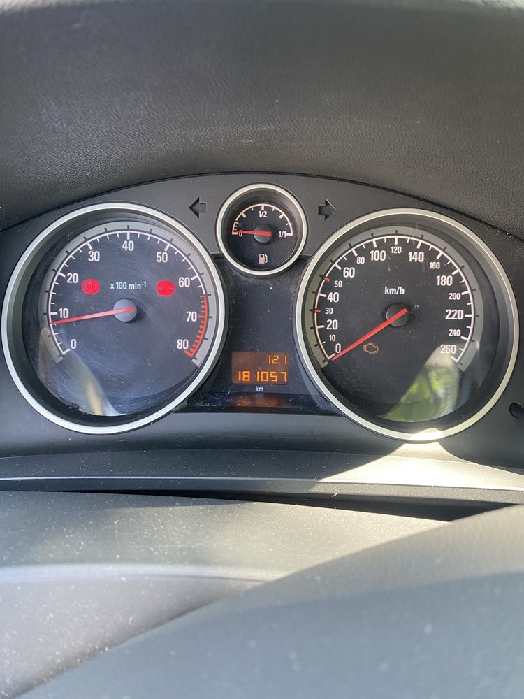 Vând Opel Zafira