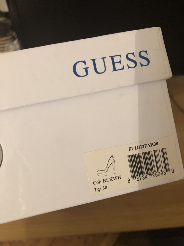 Ефектни обувки леопардов принт Guess