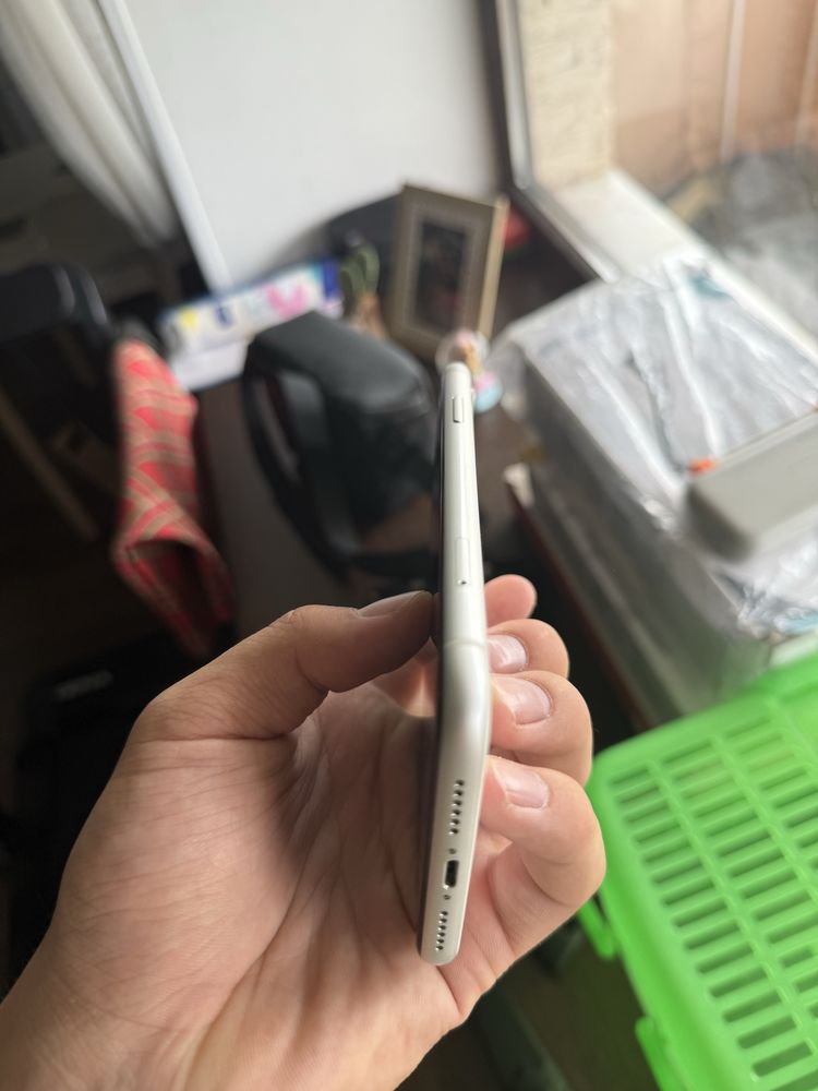 Продаю iphone XR 64