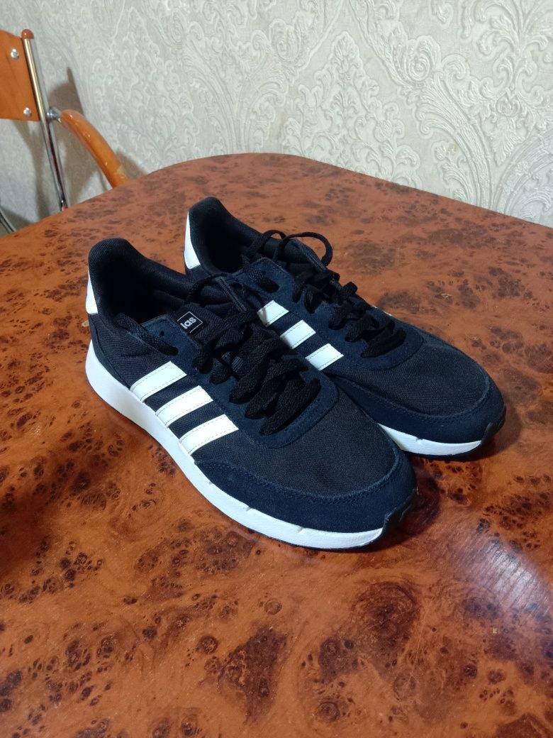 Крассовки оригинальные Адидас 43-44рр